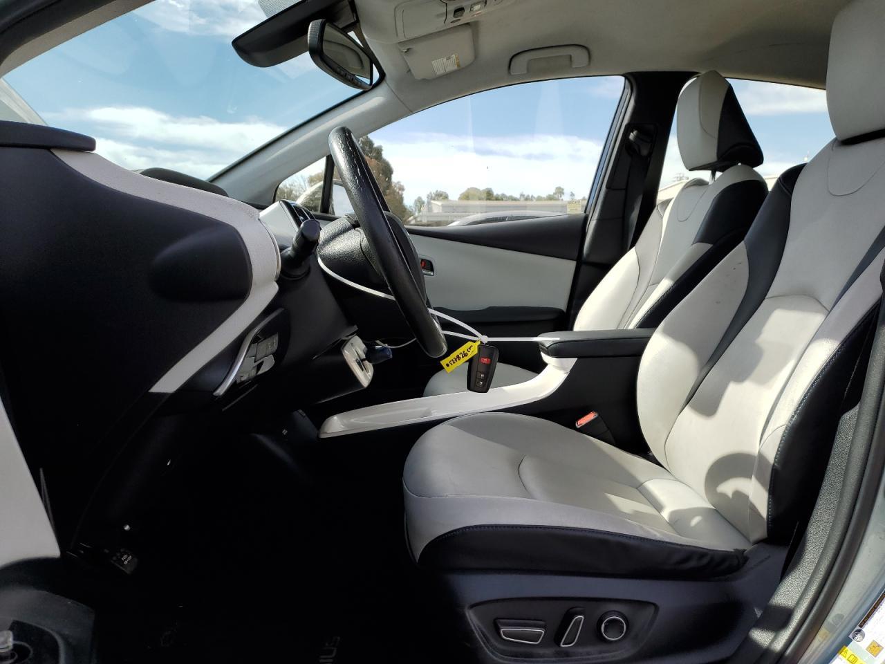 2016 TOYOTA PRIUS