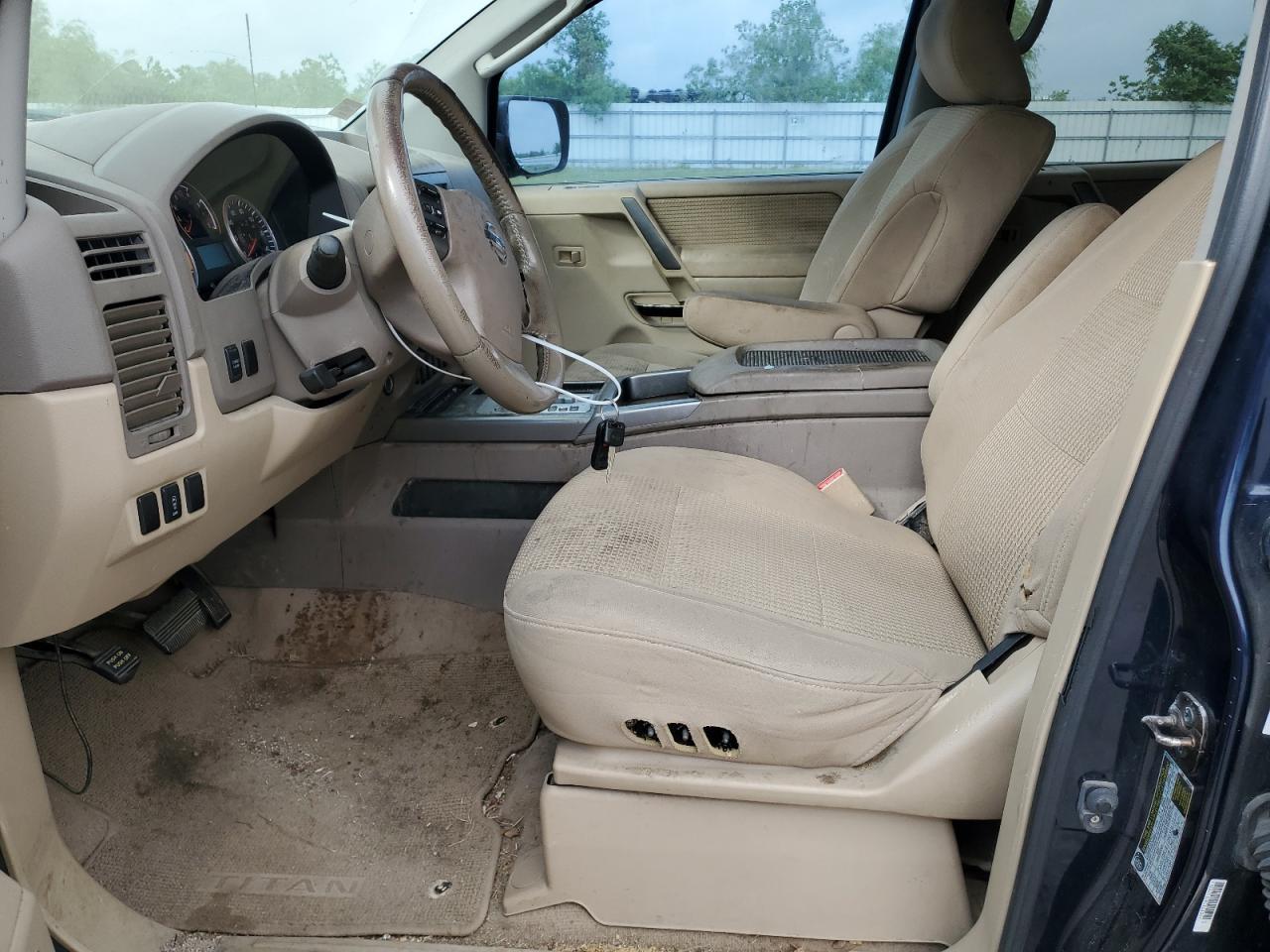 2011 NISSAN Titan