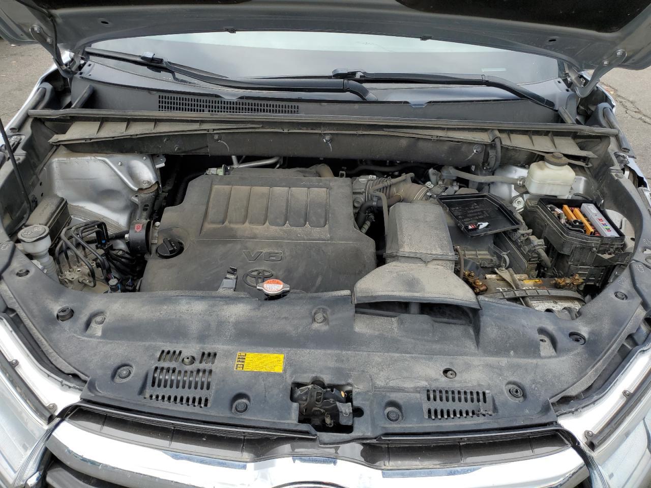 2016 TOYOTA HIGHLANDER