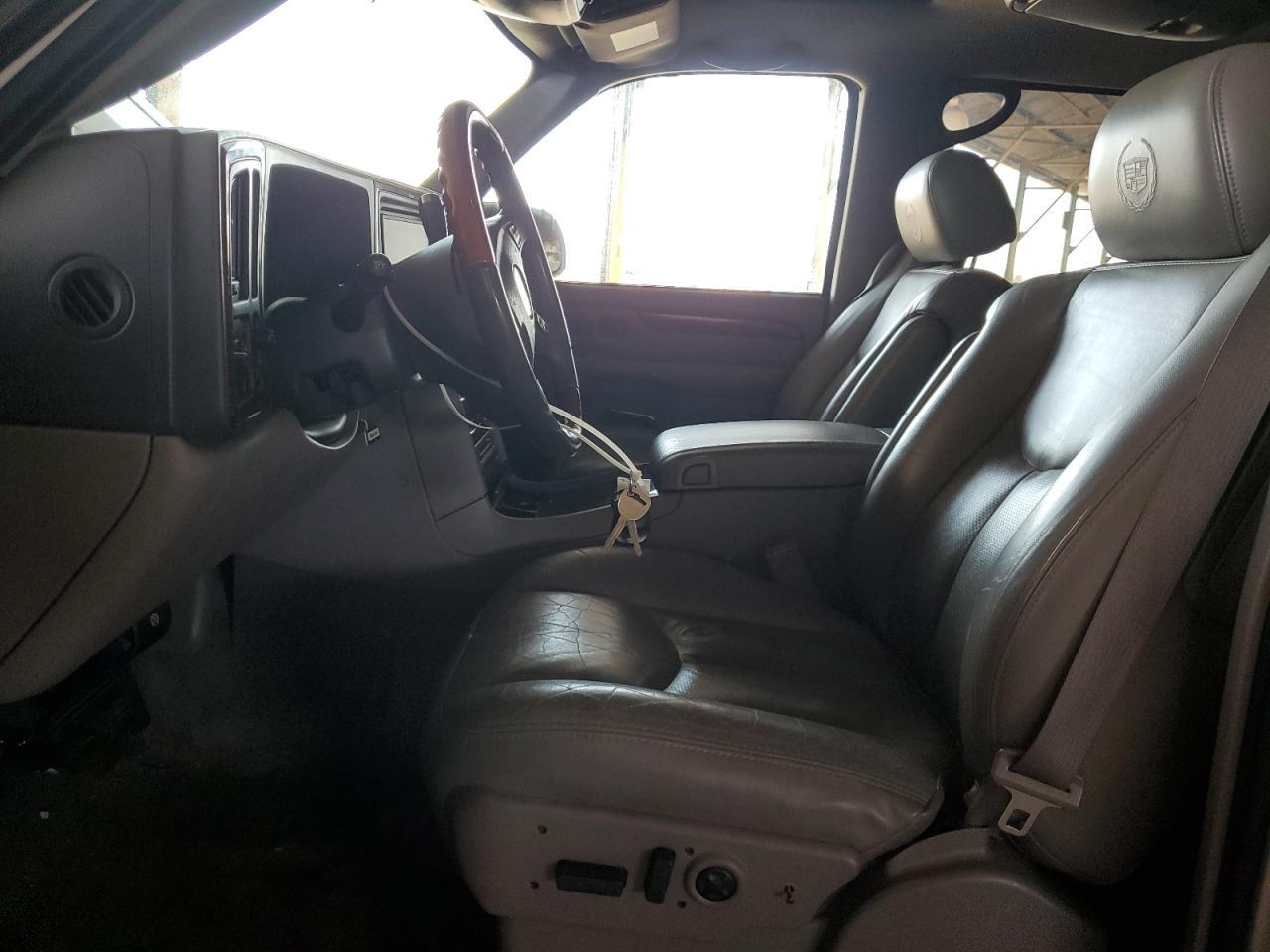 2004 CADILLAC ESCALADE