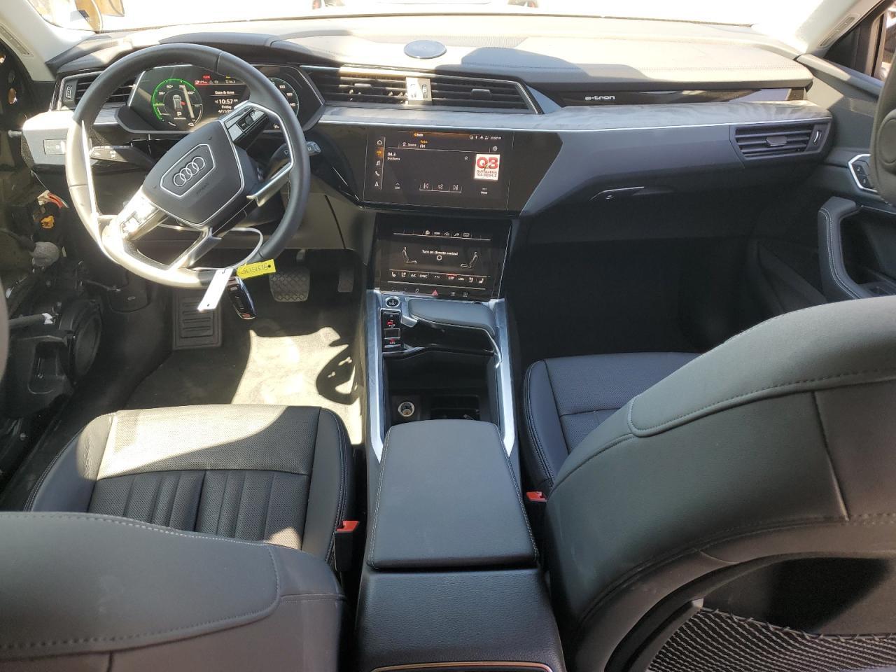 2024 AUDI Q8