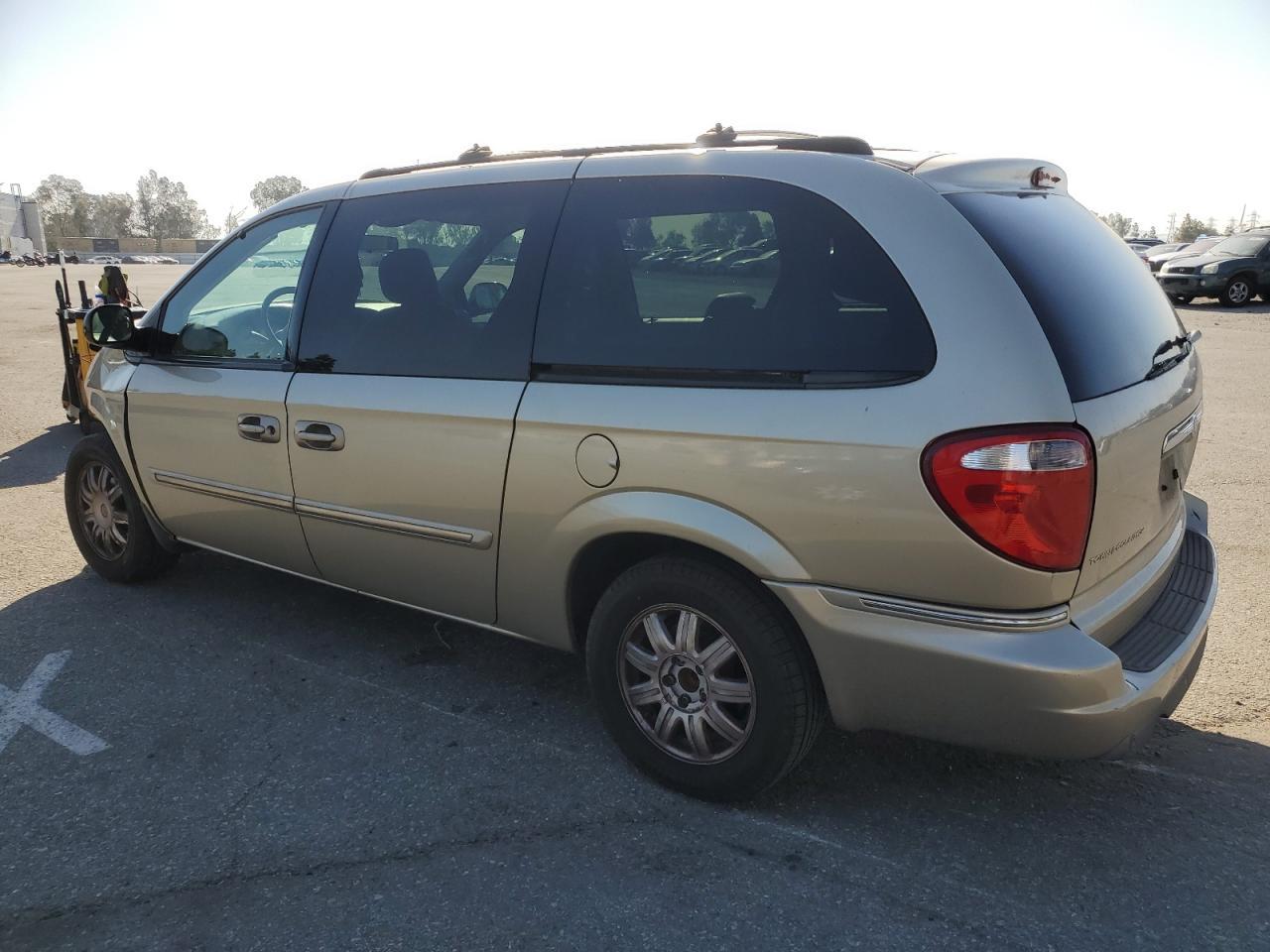 2005 CHRYSLER Town & Cou