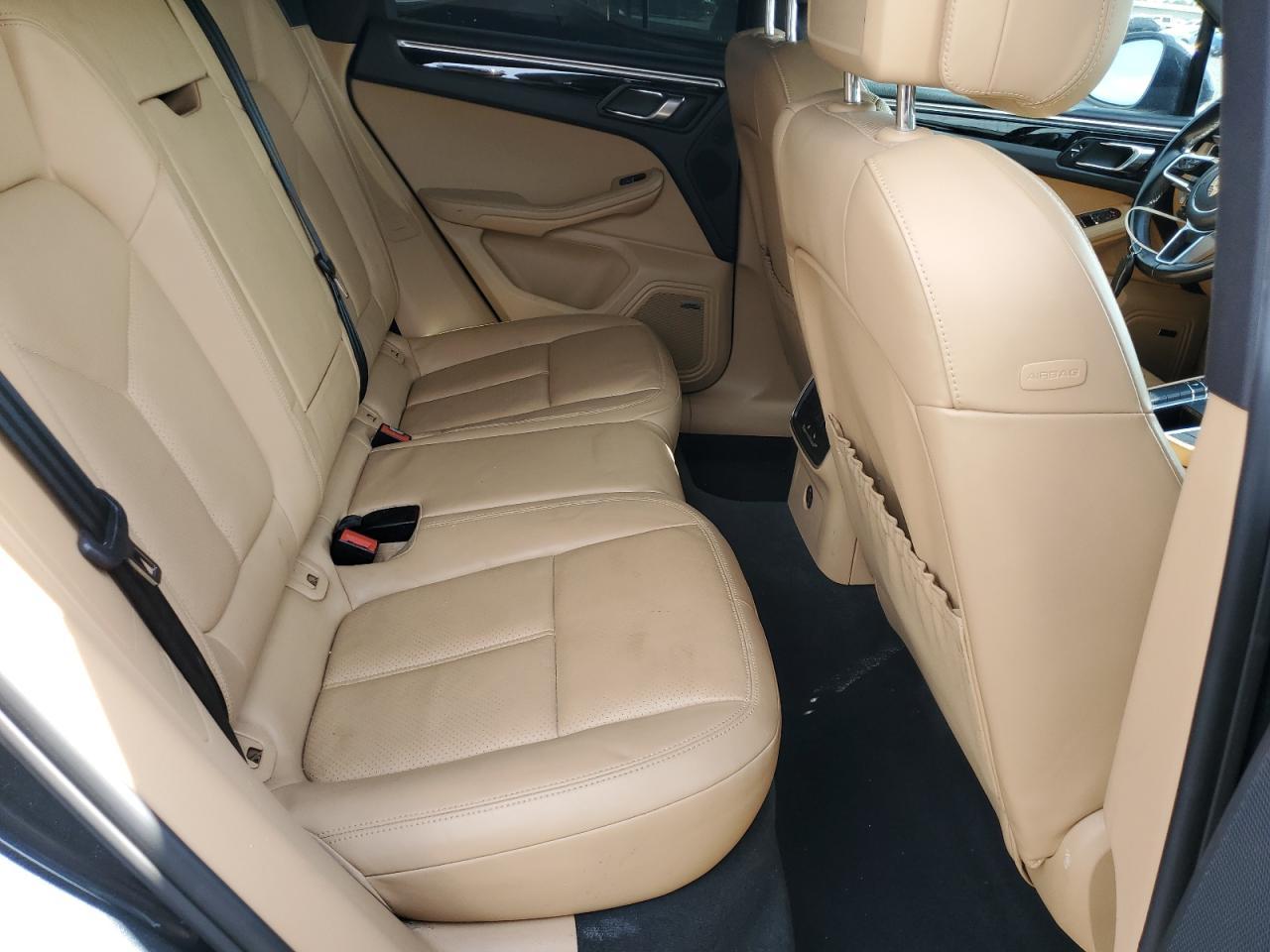2017 PORSCHE Macan