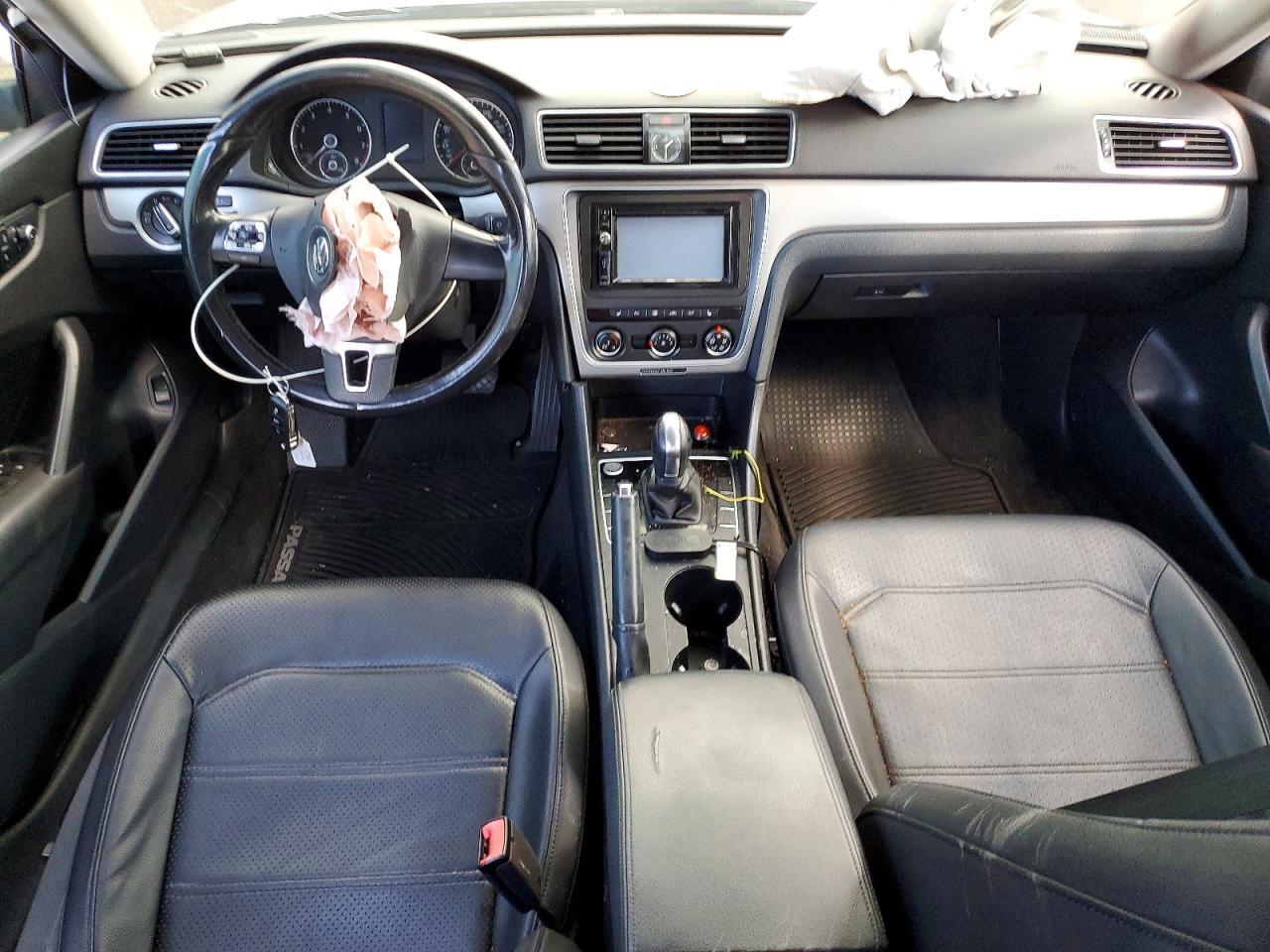 2015 VOLKSWAGEN Passat