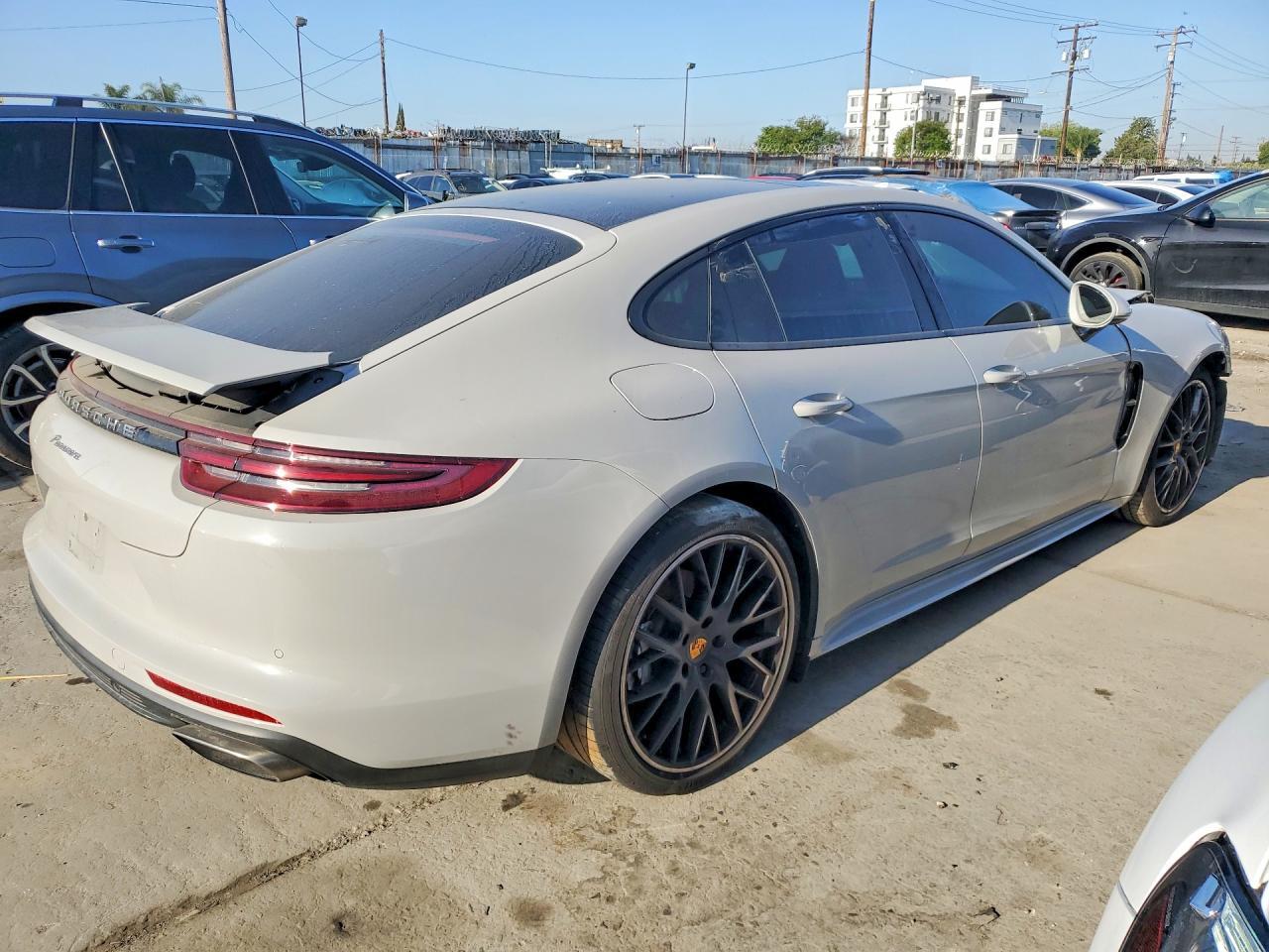 2018 PORSCHE Panamera
