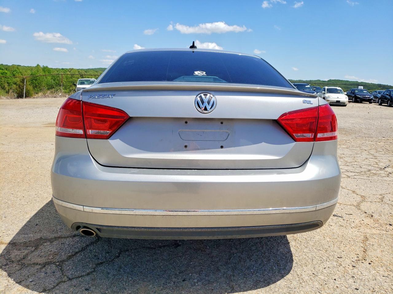 2012 VOLKSWAGEN Passat