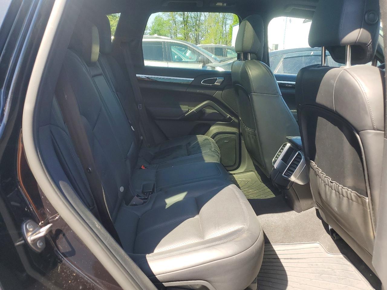 2016 PORSCHE CAYENNE