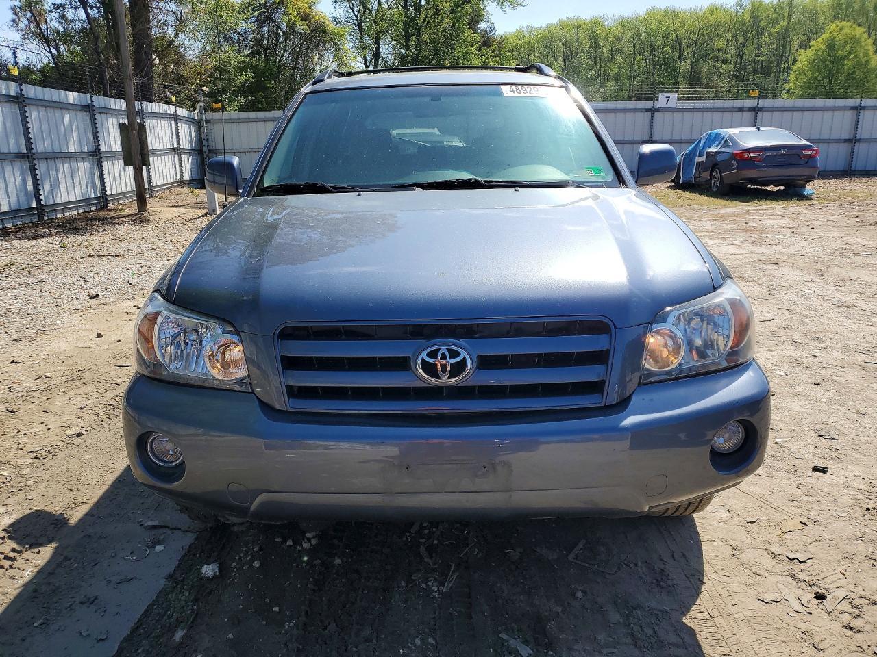 2005 TOYOTA HIGHLANDER
