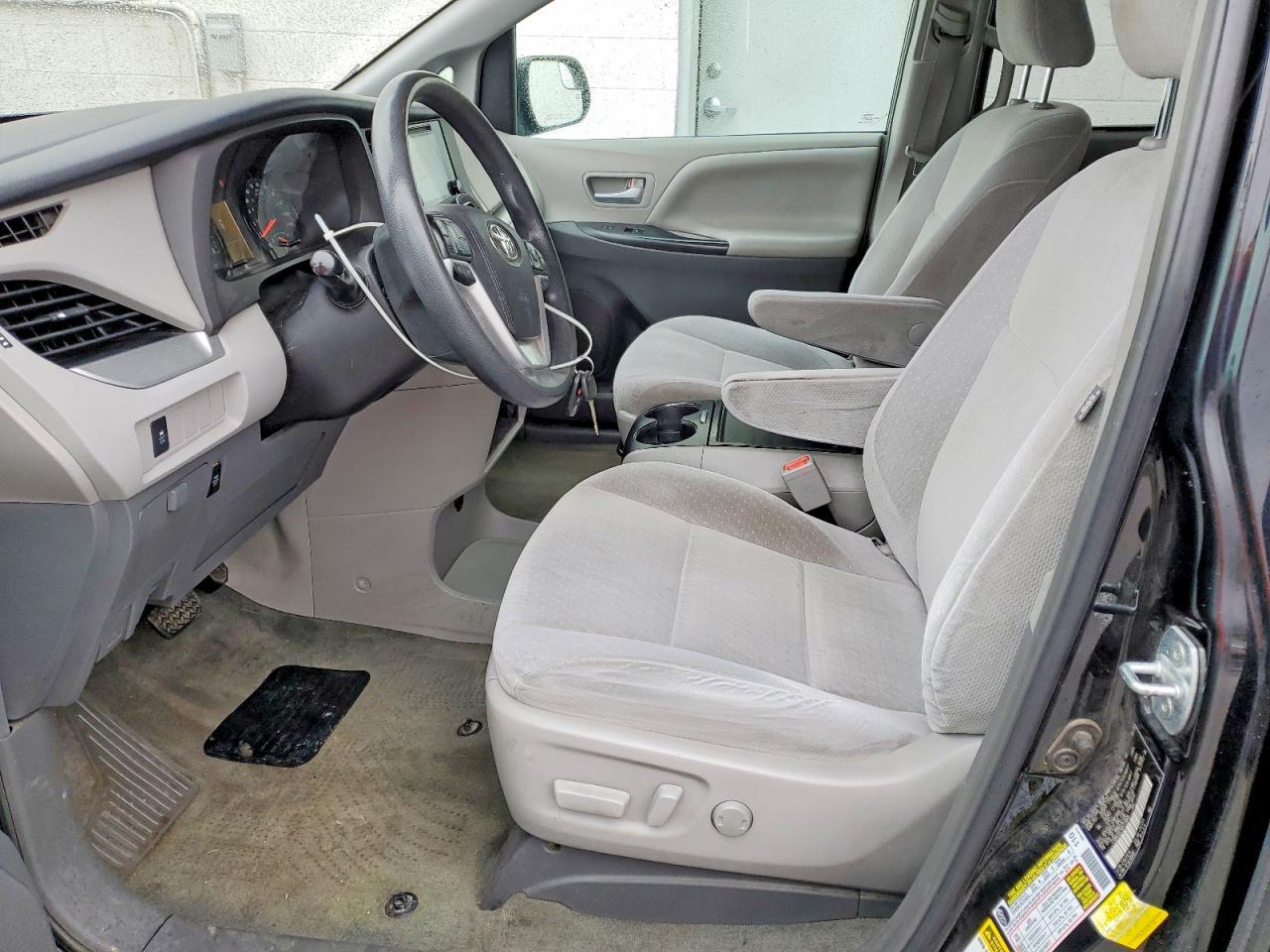 2016 TOYOTA SIENNA