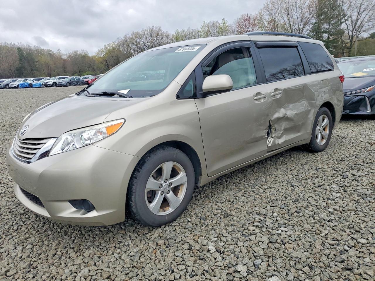 2015 TOYOTA SIENNA