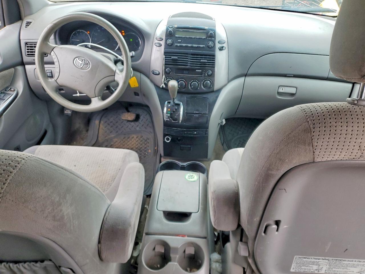 2009 TOYOTA SIENNA