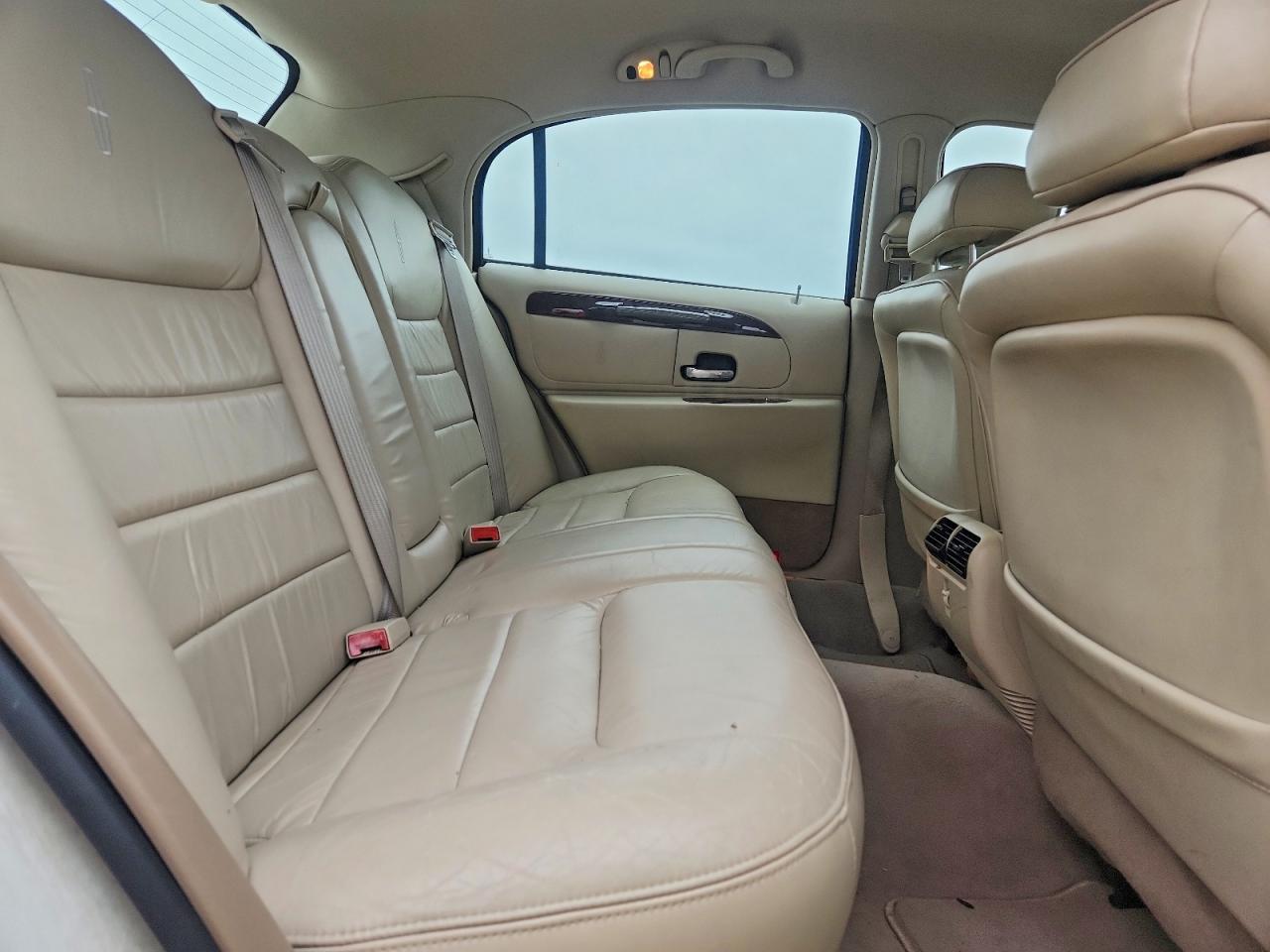 2001 LINCOLN Town Car