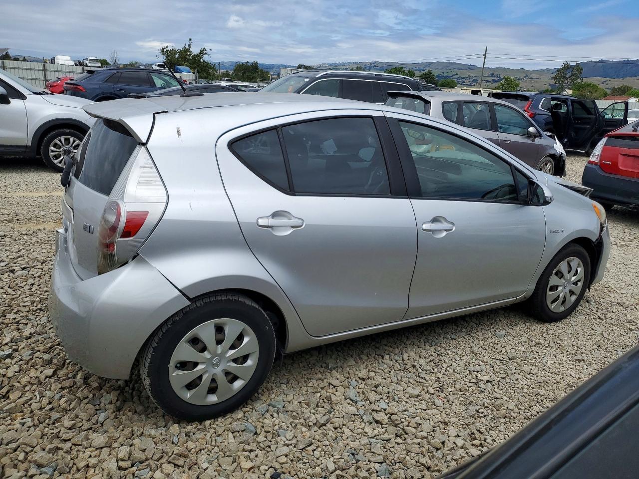 2013 TOYOTA Prius c
