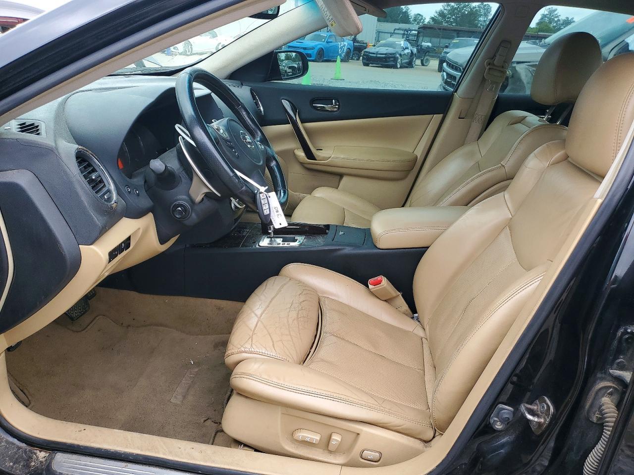 2010 NISSAN Maxima