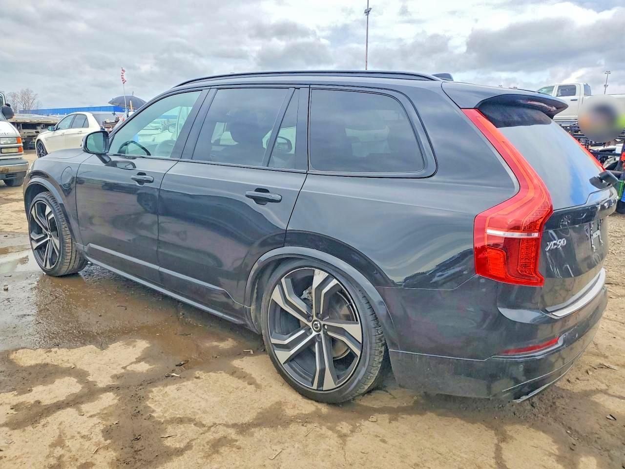 2022 VOLVO XC90