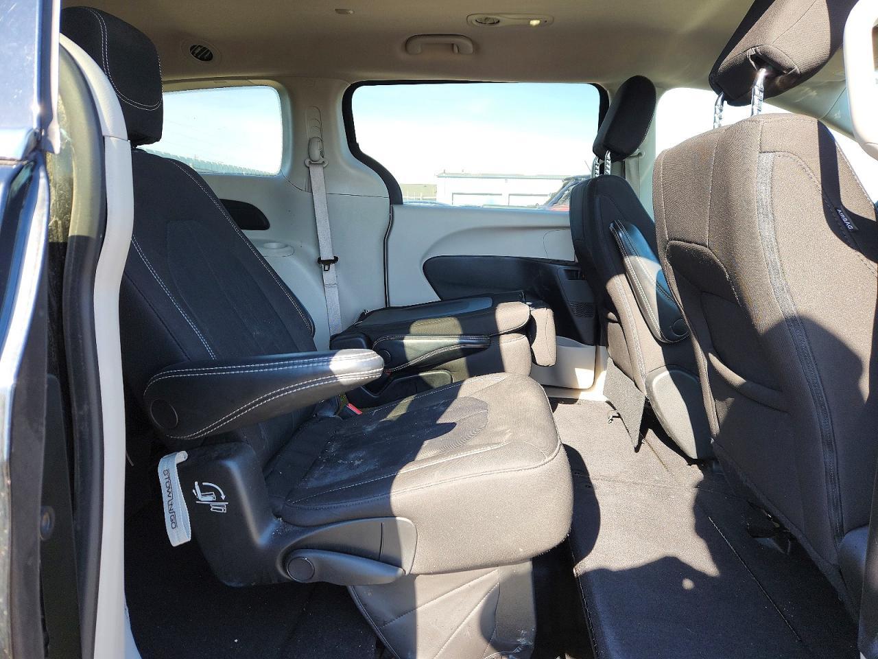 2022 CHRYSLER Voyager