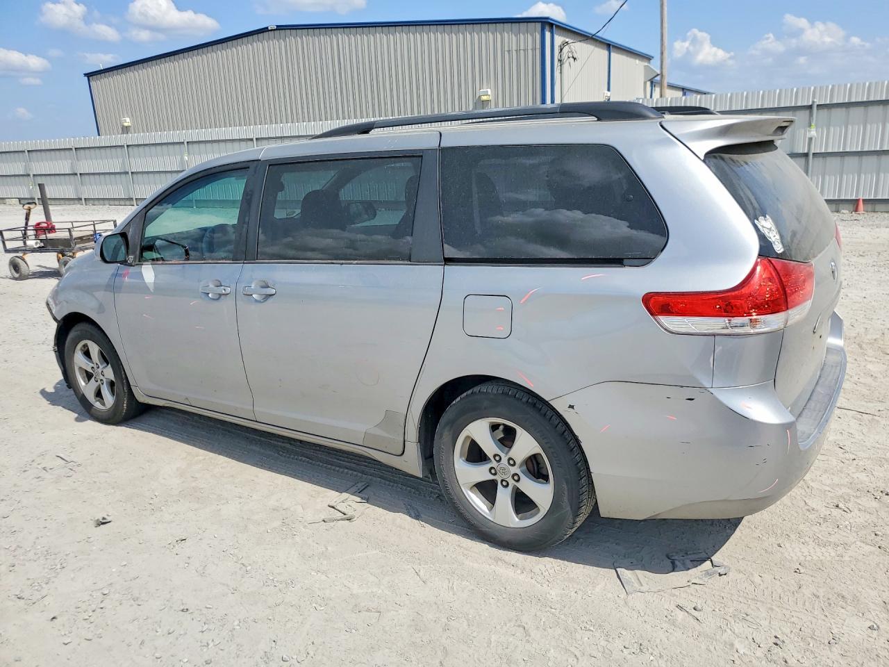 2012 TOYOTA SIENNA