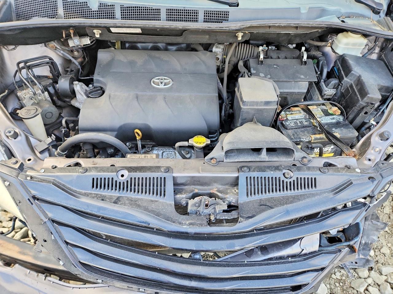 2011 TOYOTA SIENNA