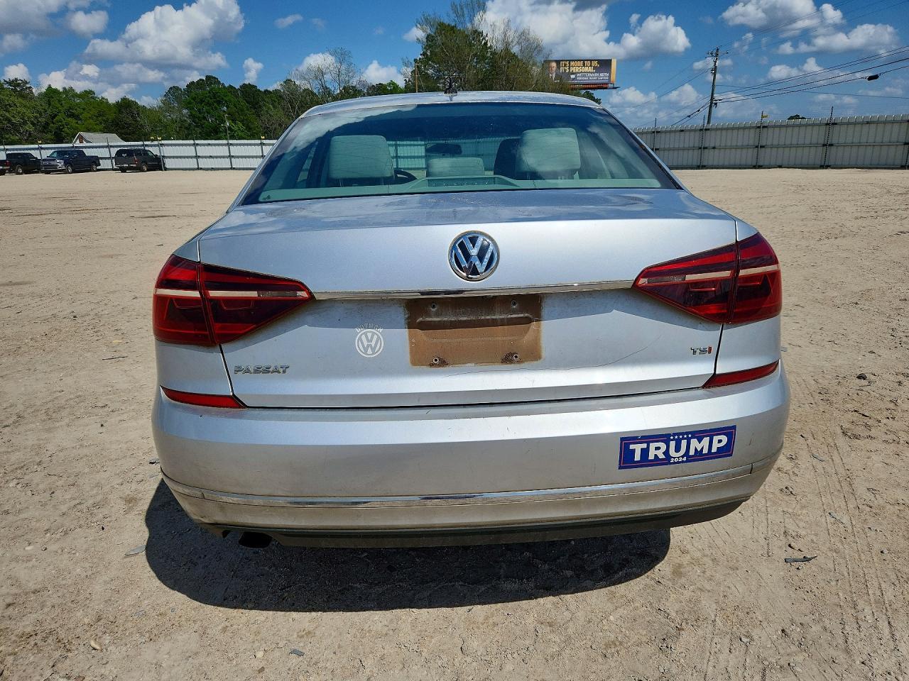 2017 VOLKSWAGEN Passat