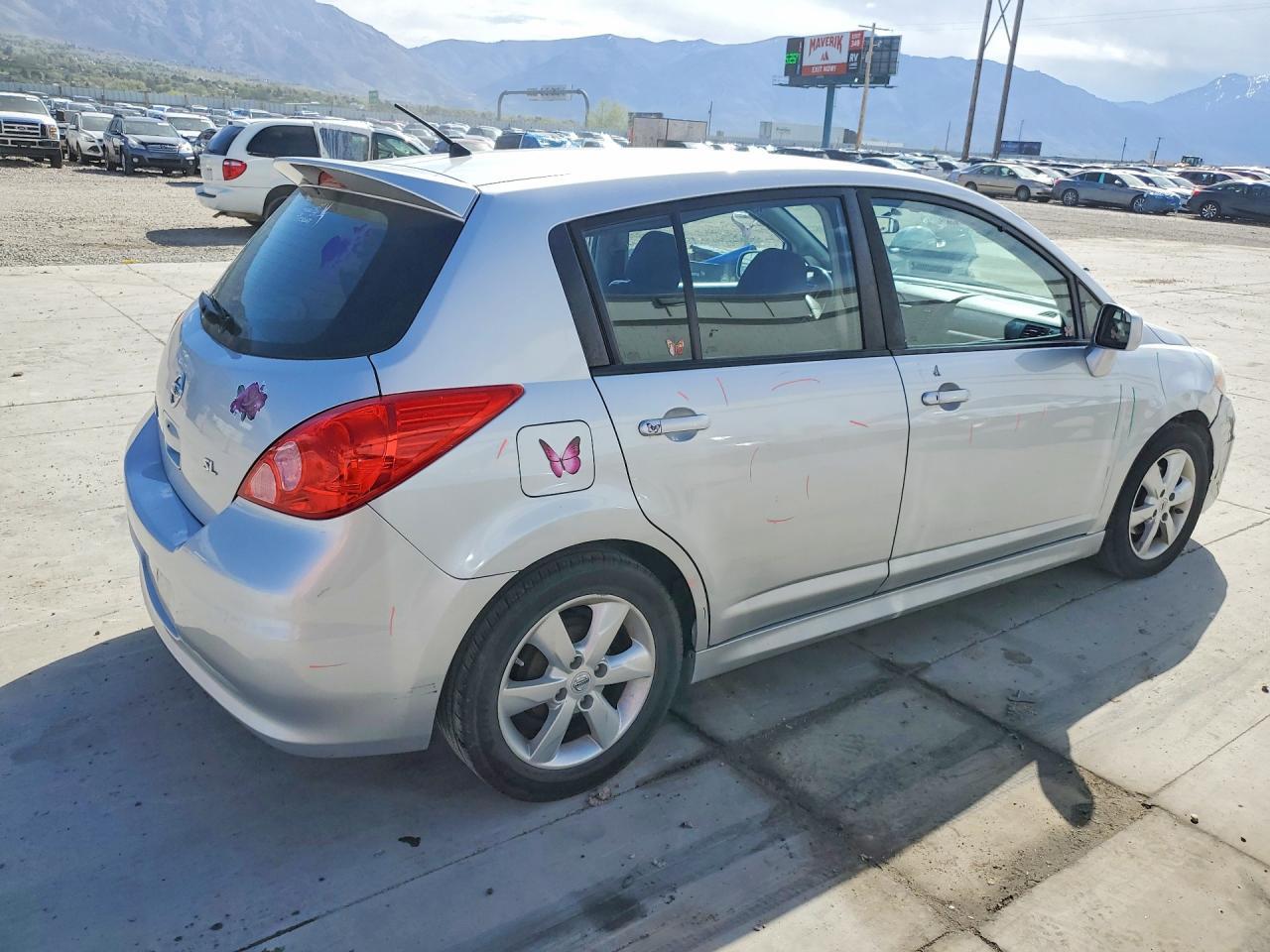 2011 NISSAN VERSA