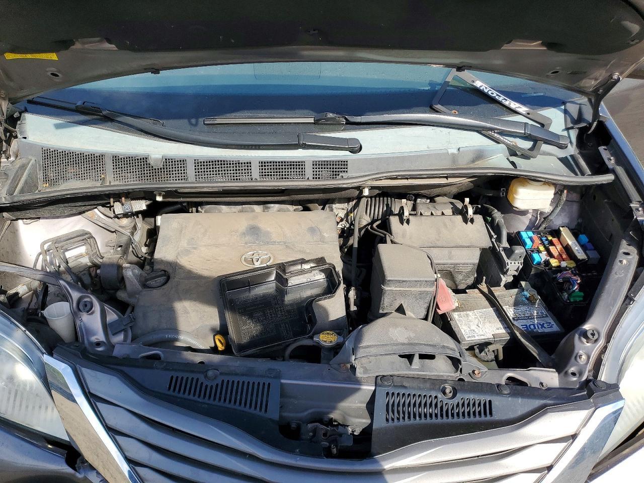 2012 TOYOTA SIENNA
