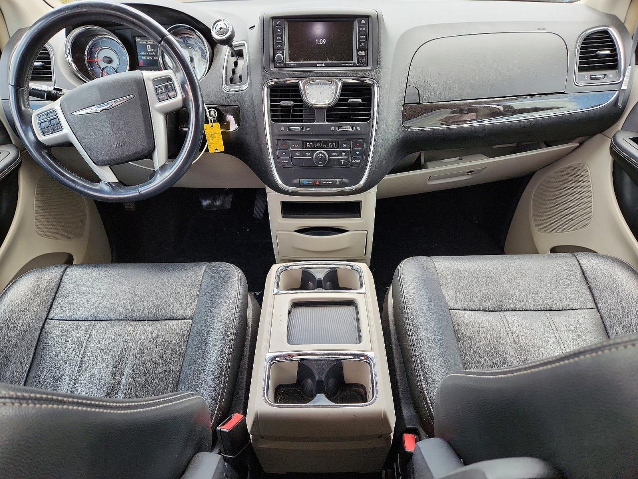 2016 CHRYSLER Town & Country