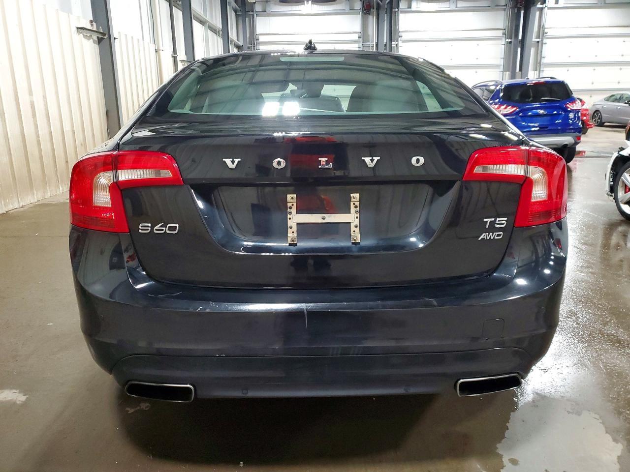2015 VOLVO S60