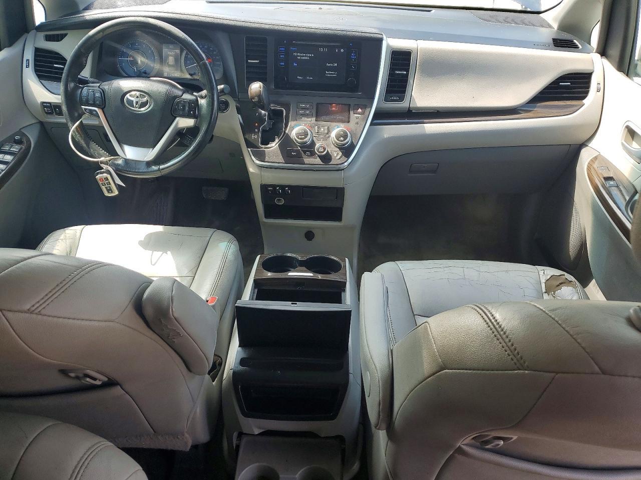 2016 TOYOTA SIENNA