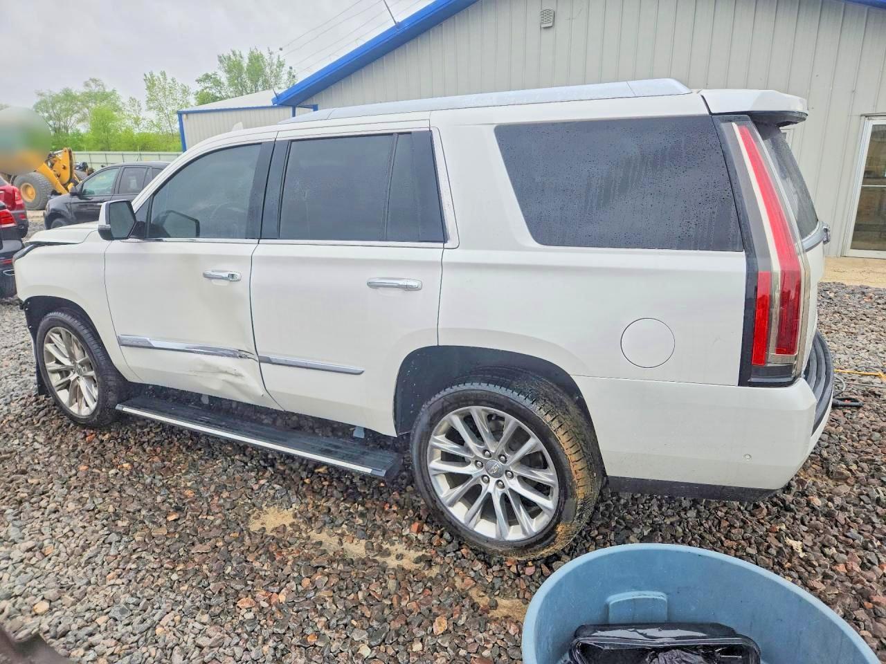 2017 CADILLAC ESCALADE