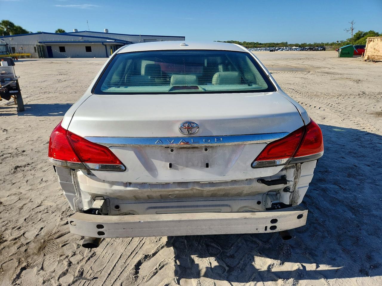 2011 TOYOTA Avalon