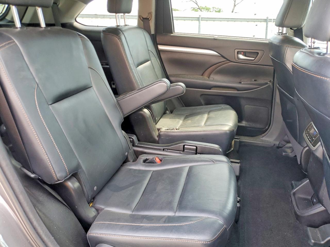 2016 TOYOTA HIGHLANDER