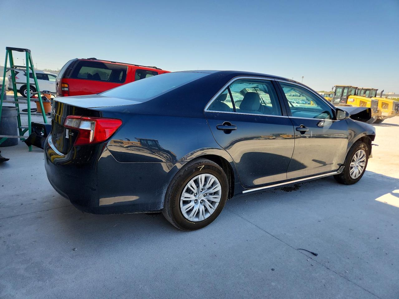 2014 TOYOTA CAMRY