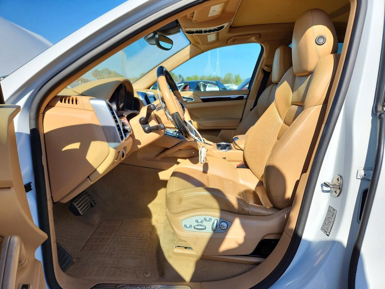 2015 PORSCHE CAYENNE