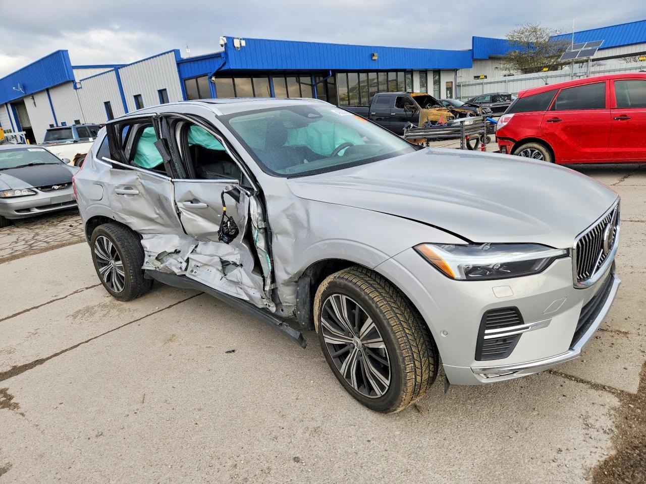 2022 VOLVO XC60