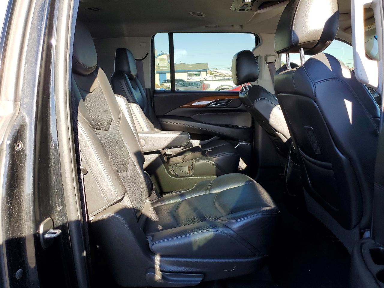 2017 CADILLAC Escalade ESV
