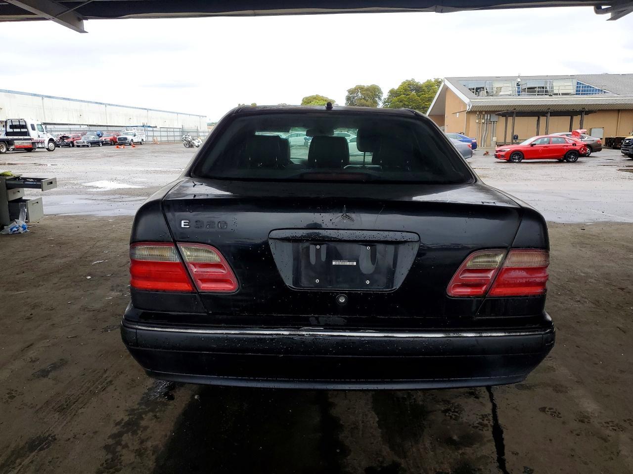 2001 MERCEDES-BENZ E-Class