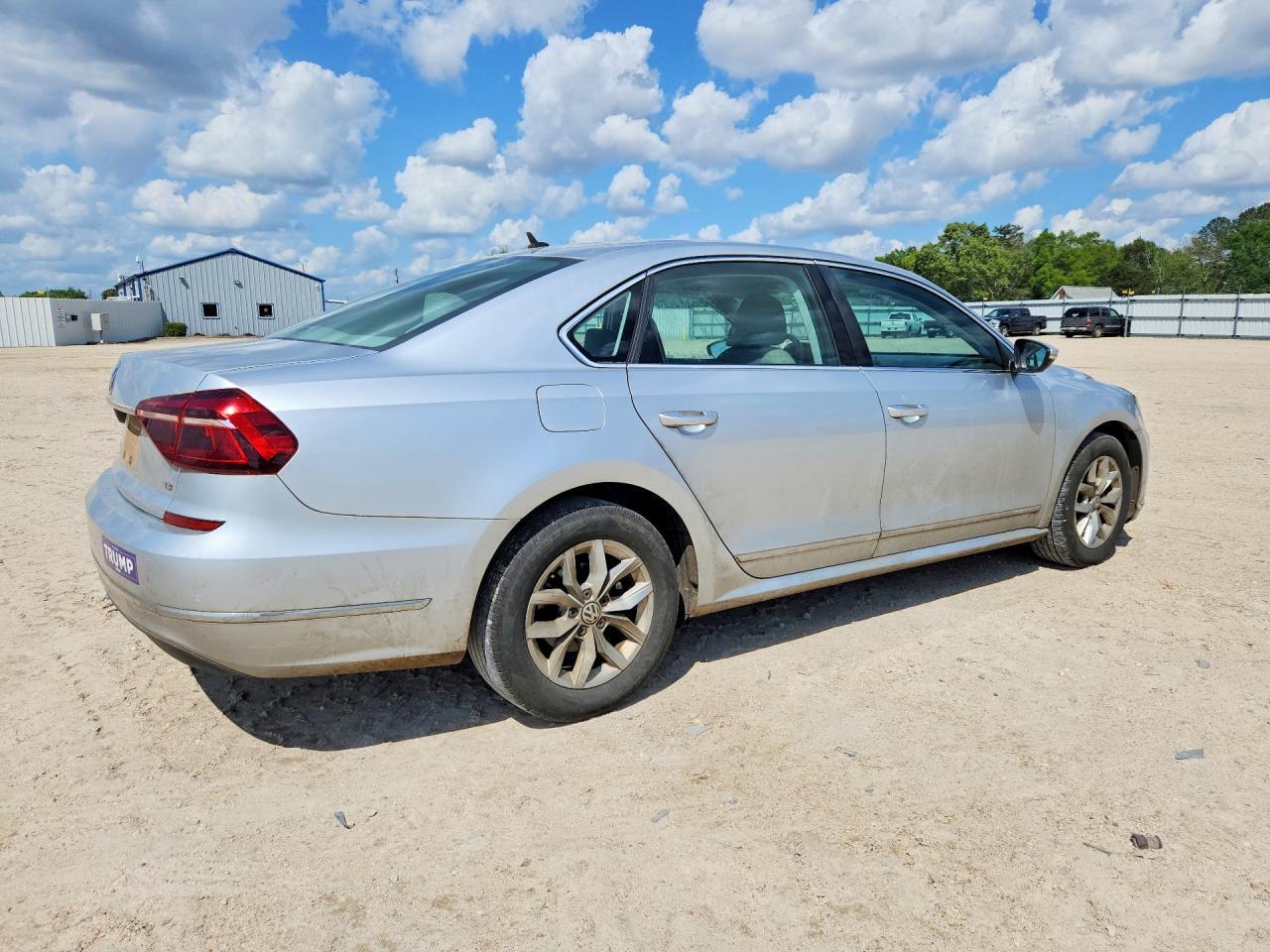 2017 VOLKSWAGEN Passat