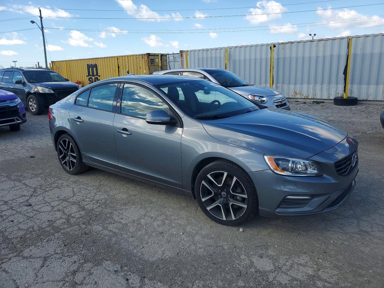 2017 VOLVO S60