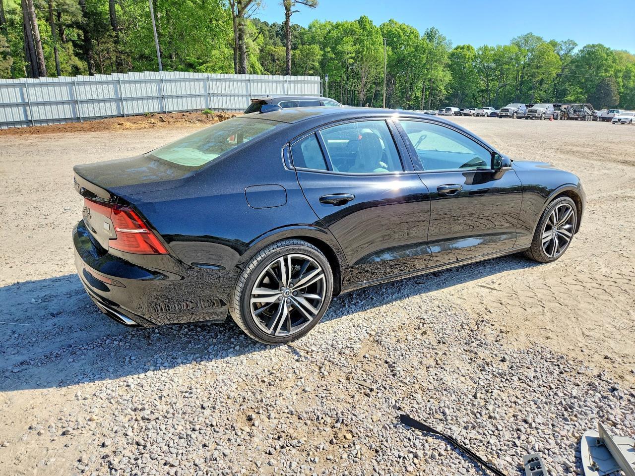 2022 VOLVO S60