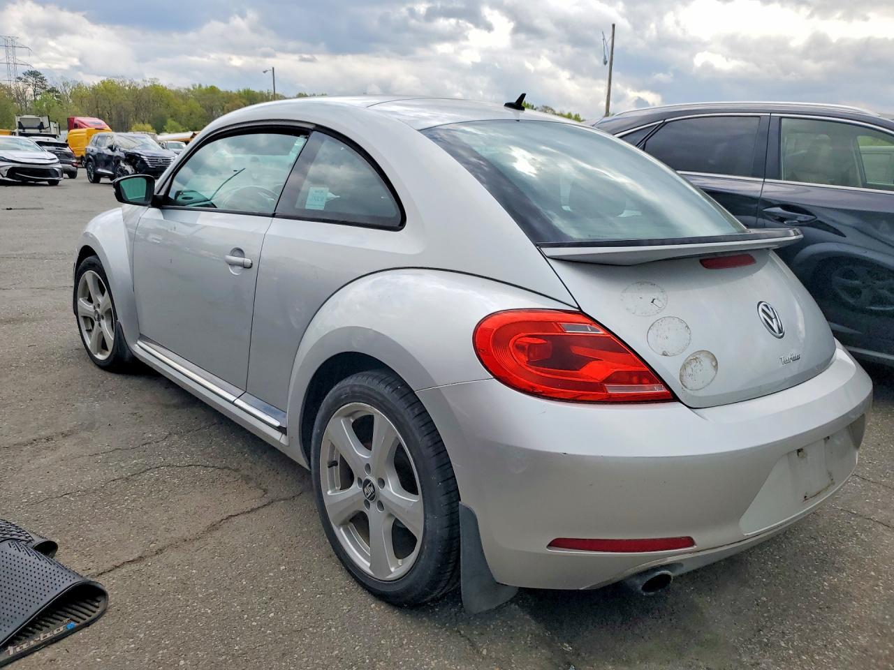 2012 VOLKSWAGEN Beetle