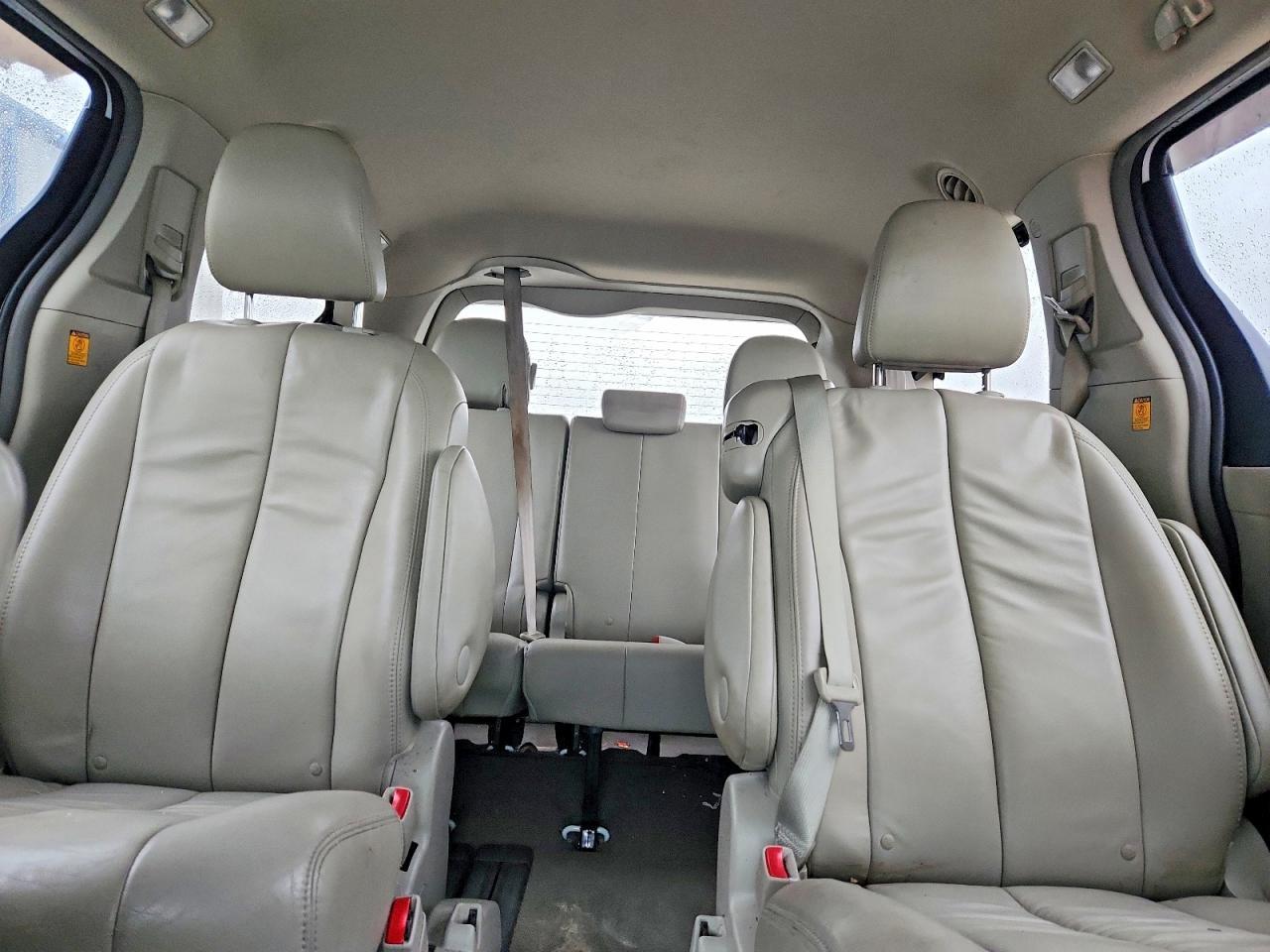 2013 TOYOTA SIENNA