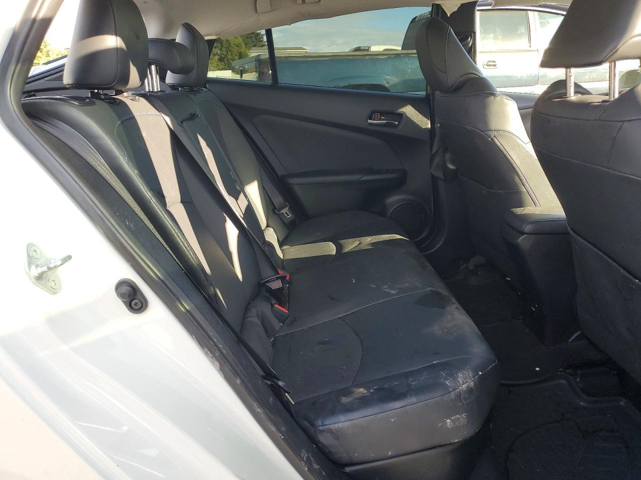 2016 TOYOTA PRIUS