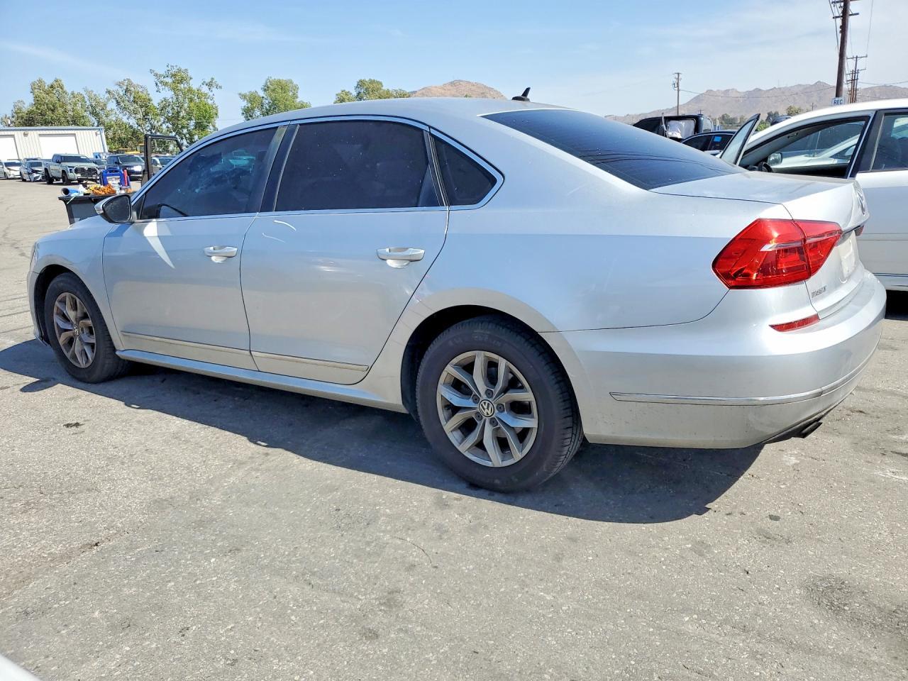 2016 VOLKSWAGEN Passat