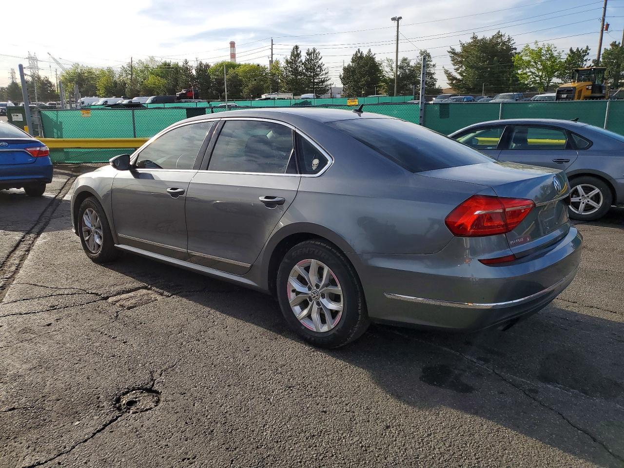 2016 VOLKSWAGEN Passat