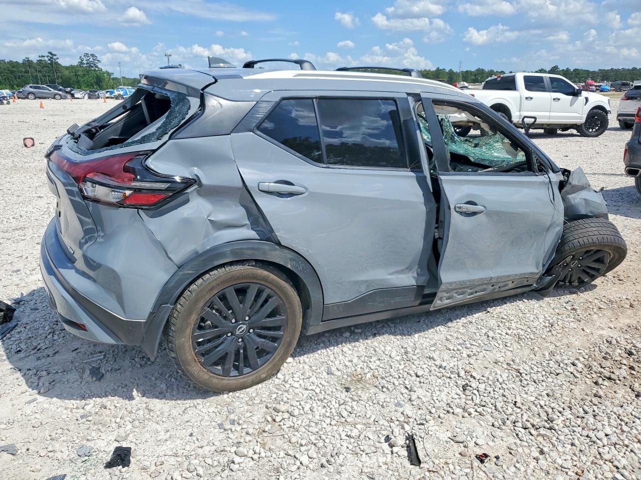 2022 NISSAN KICKS