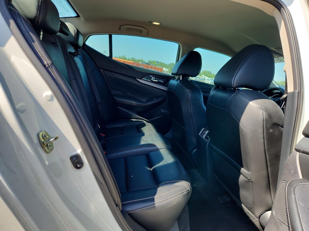 2017 NISSAN Maxima