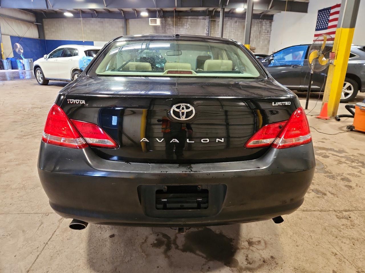 2010 TOYOTA Avalon