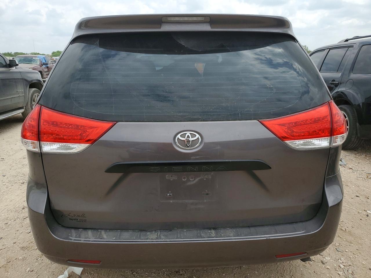 2013 TOYOTA SIENNA