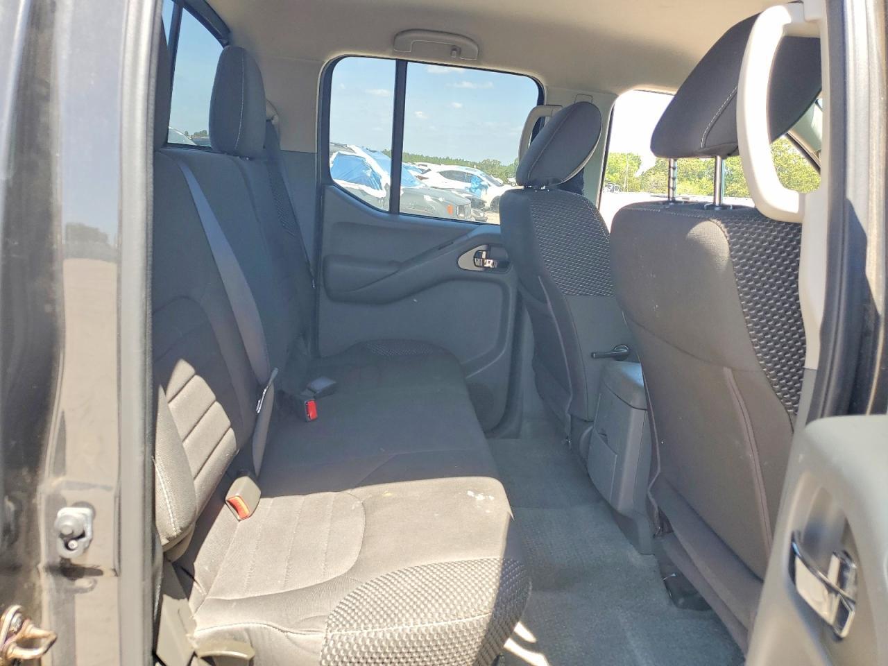 2015 NISSAN Frontier