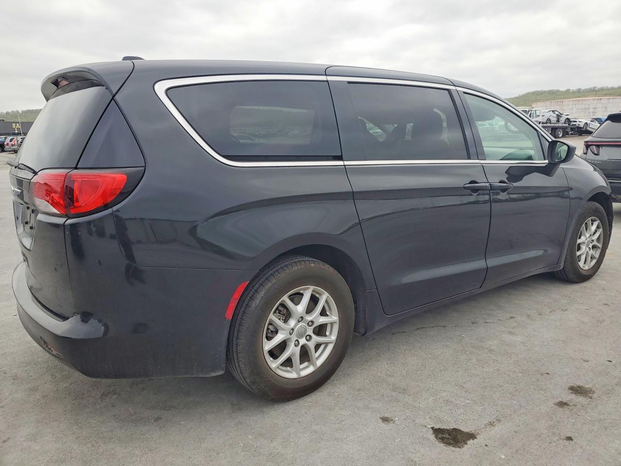 2020 CHRYSLER Voyager